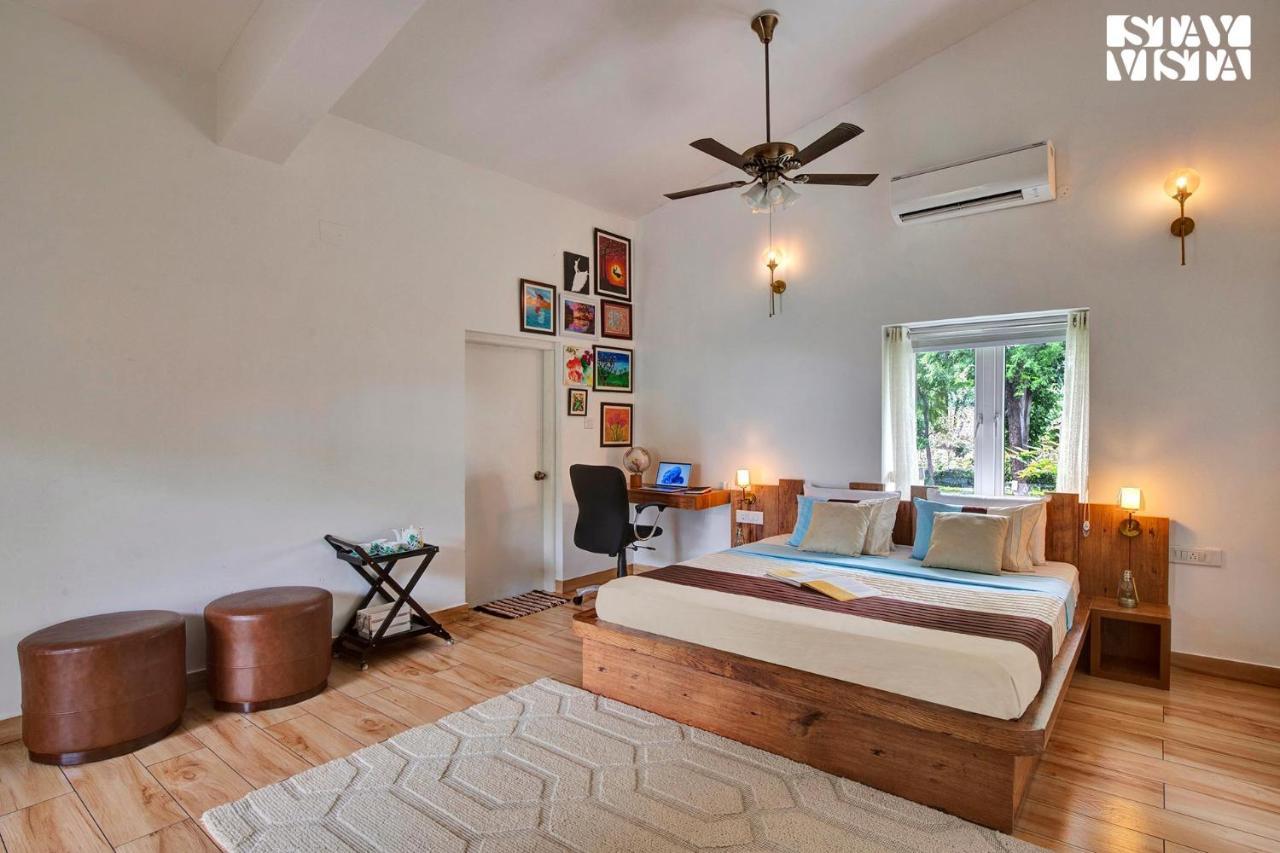 Stayvista At Idyllic Farmhouse - A Glasshouse With Outdoor Pool Gurgaon Eksteriør billede