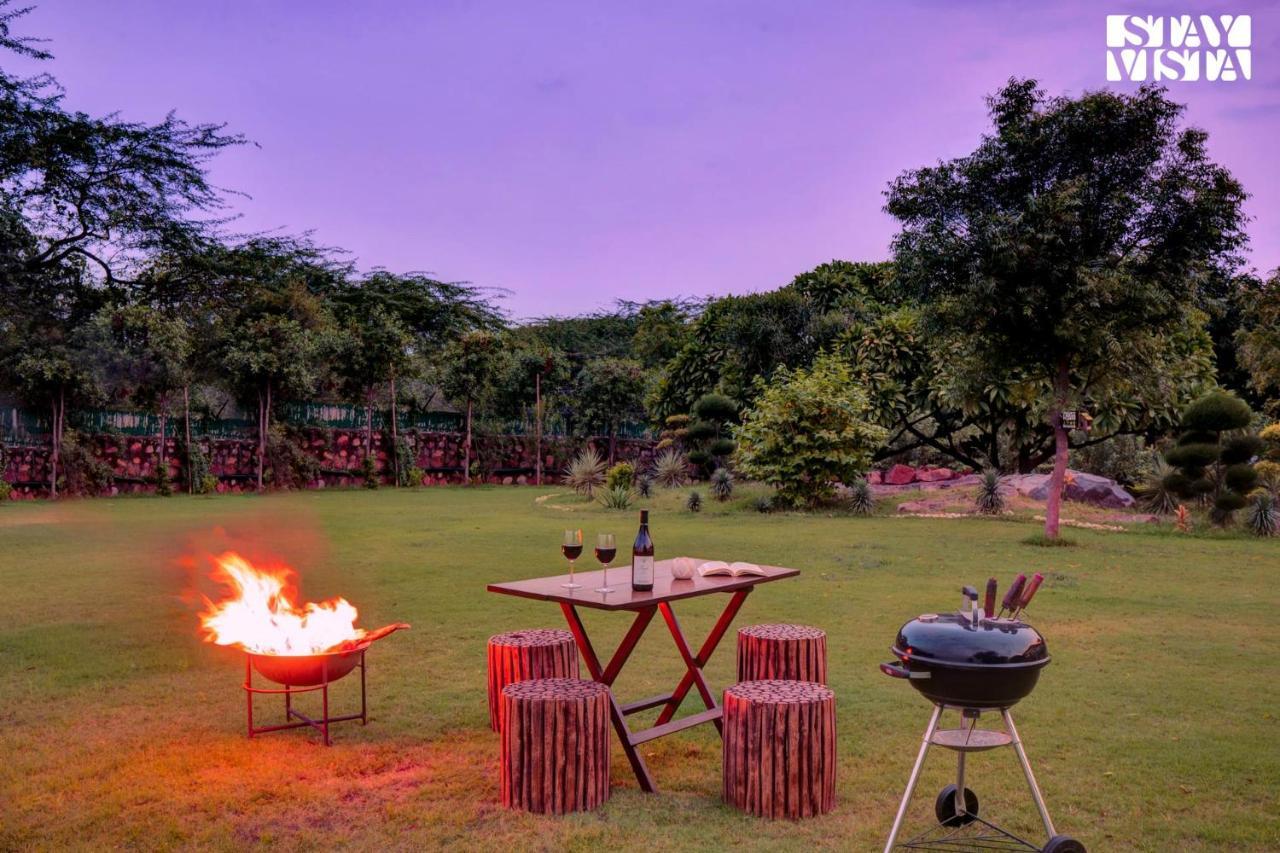 Stayvista At Idyllic Farmhouse - A Glasshouse With Outdoor Pool Gurgaon Eksteriør billede