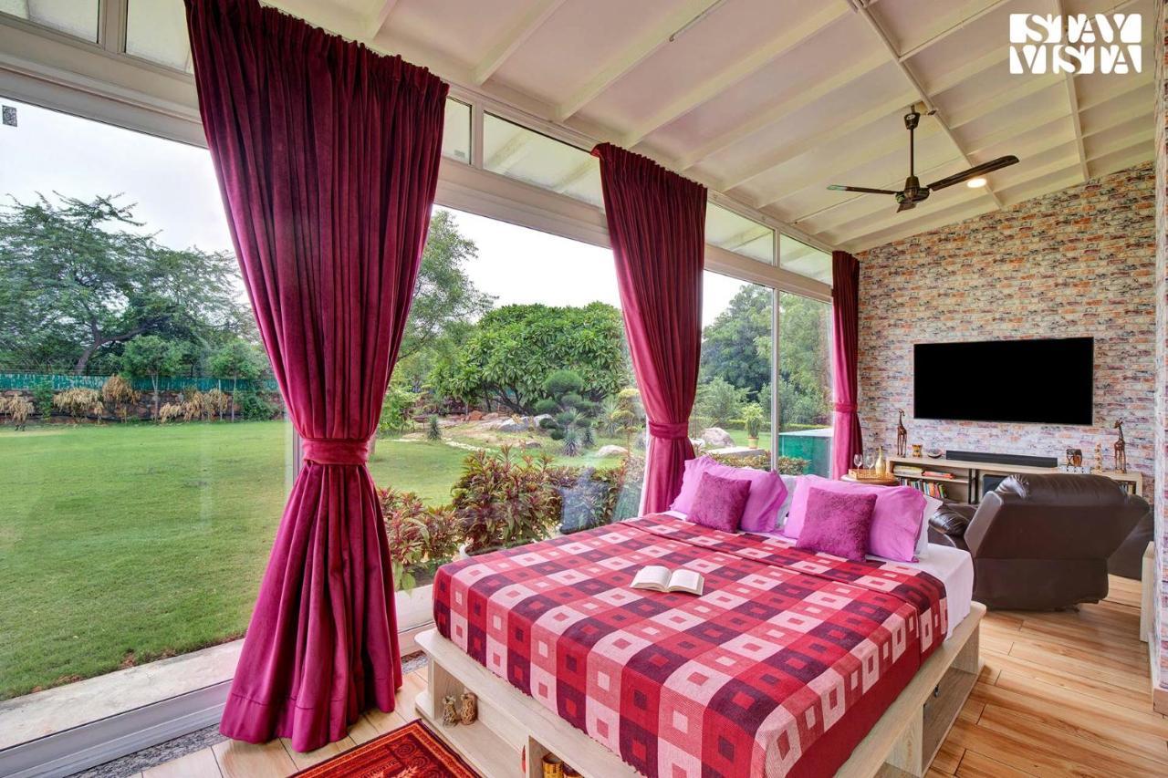 Stayvista At Idyllic Farmhouse - A Glasshouse With Outdoor Pool Gurgaon Eksteriør billede