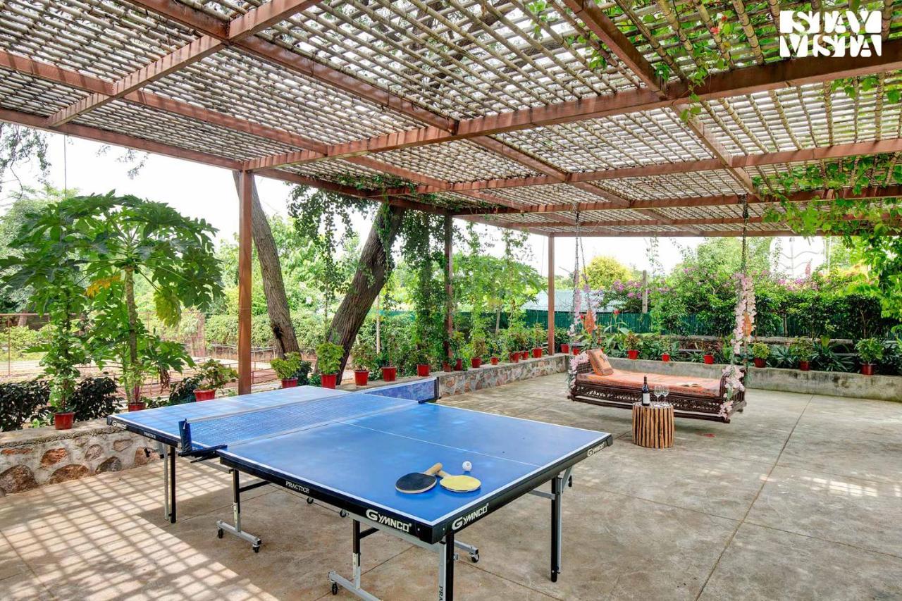 Stayvista At Idyllic Farmhouse - A Glasshouse With Outdoor Pool Gurgaon Eksteriør billede