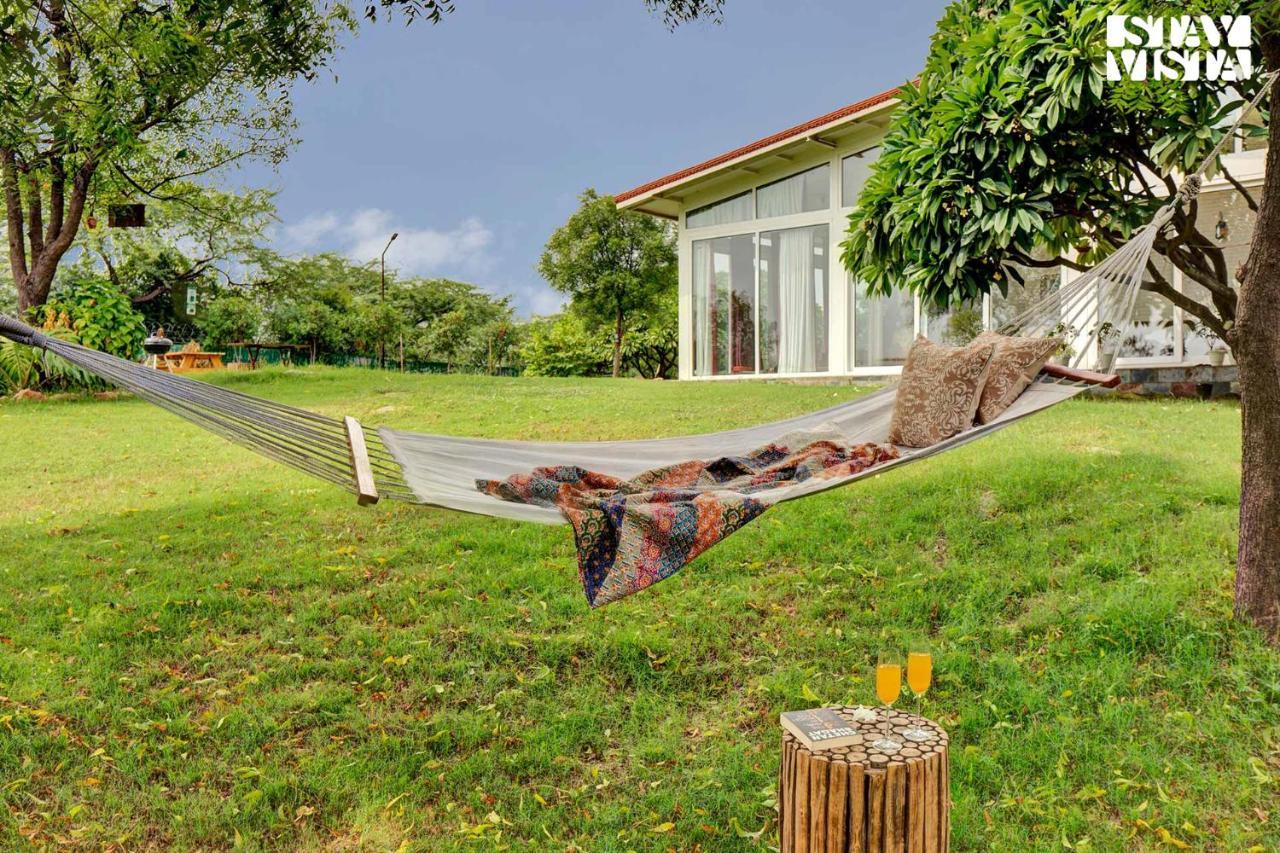 Stayvista At Idyllic Farmhouse - A Glasshouse With Outdoor Pool Gurgaon Eksteriør billede