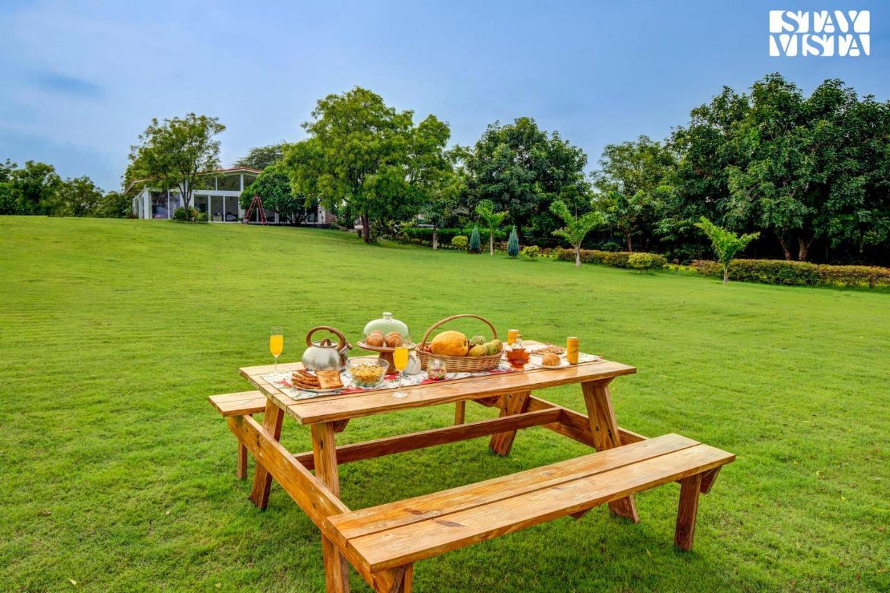 Stayvista At Idyllic Farmhouse - A Glasshouse With Outdoor Pool Gurgaon Eksteriør billede