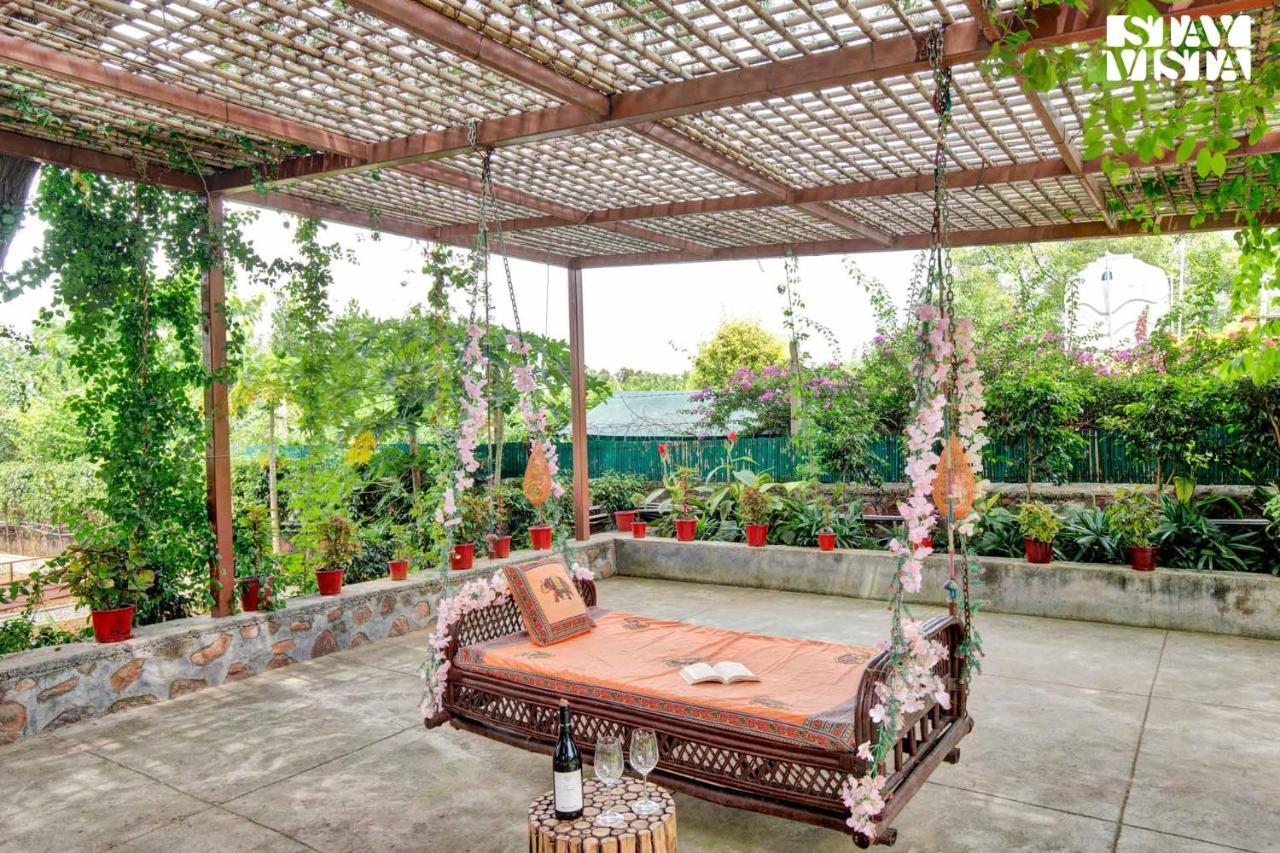Stayvista At Idyllic Farmhouse - A Glasshouse With Outdoor Pool Gurgaon Eksteriør billede