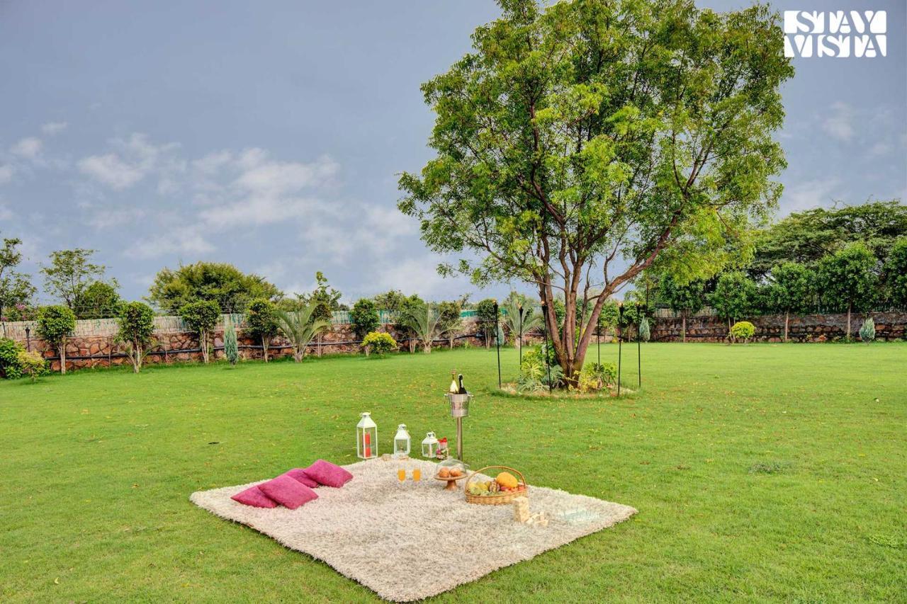 Stayvista At Idyllic Farmhouse - A Glasshouse With Outdoor Pool Gurgaon Eksteriør billede