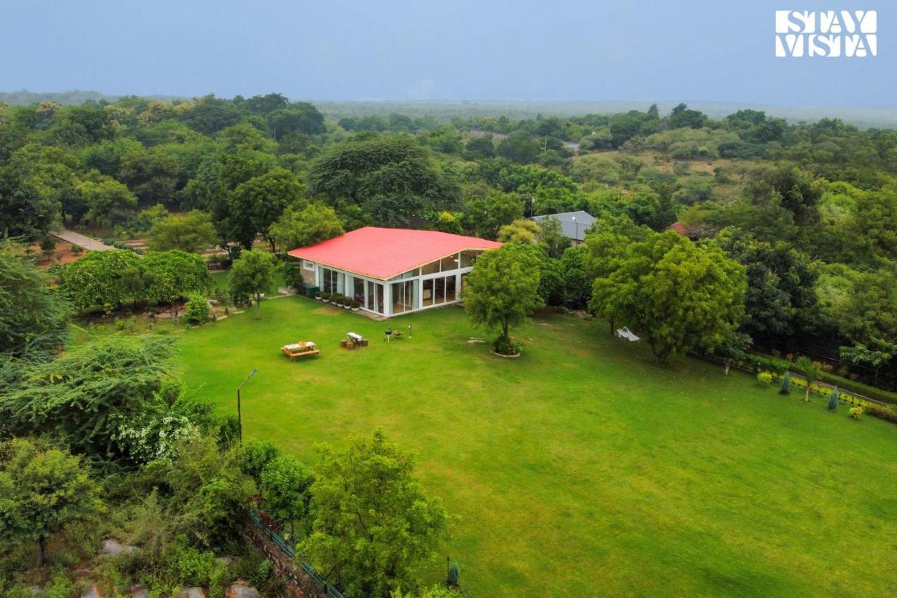 Stayvista At Idyllic Farmhouse - A Glasshouse With Outdoor Pool Gurgaon Eksteriør billede