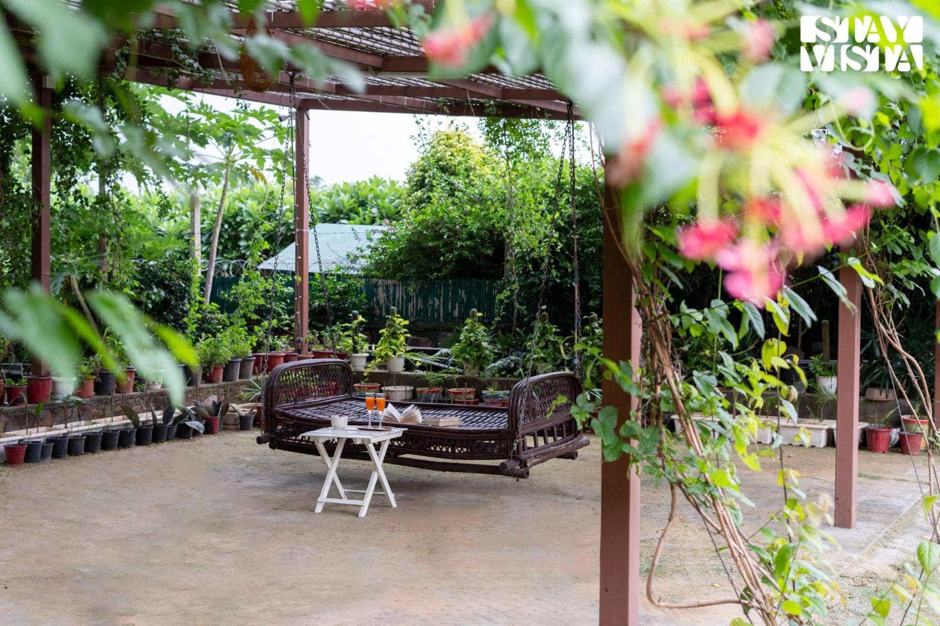 Stayvista At Idyllic Farmhouse - A Glasshouse With Outdoor Pool Gurgaon Eksteriør billede