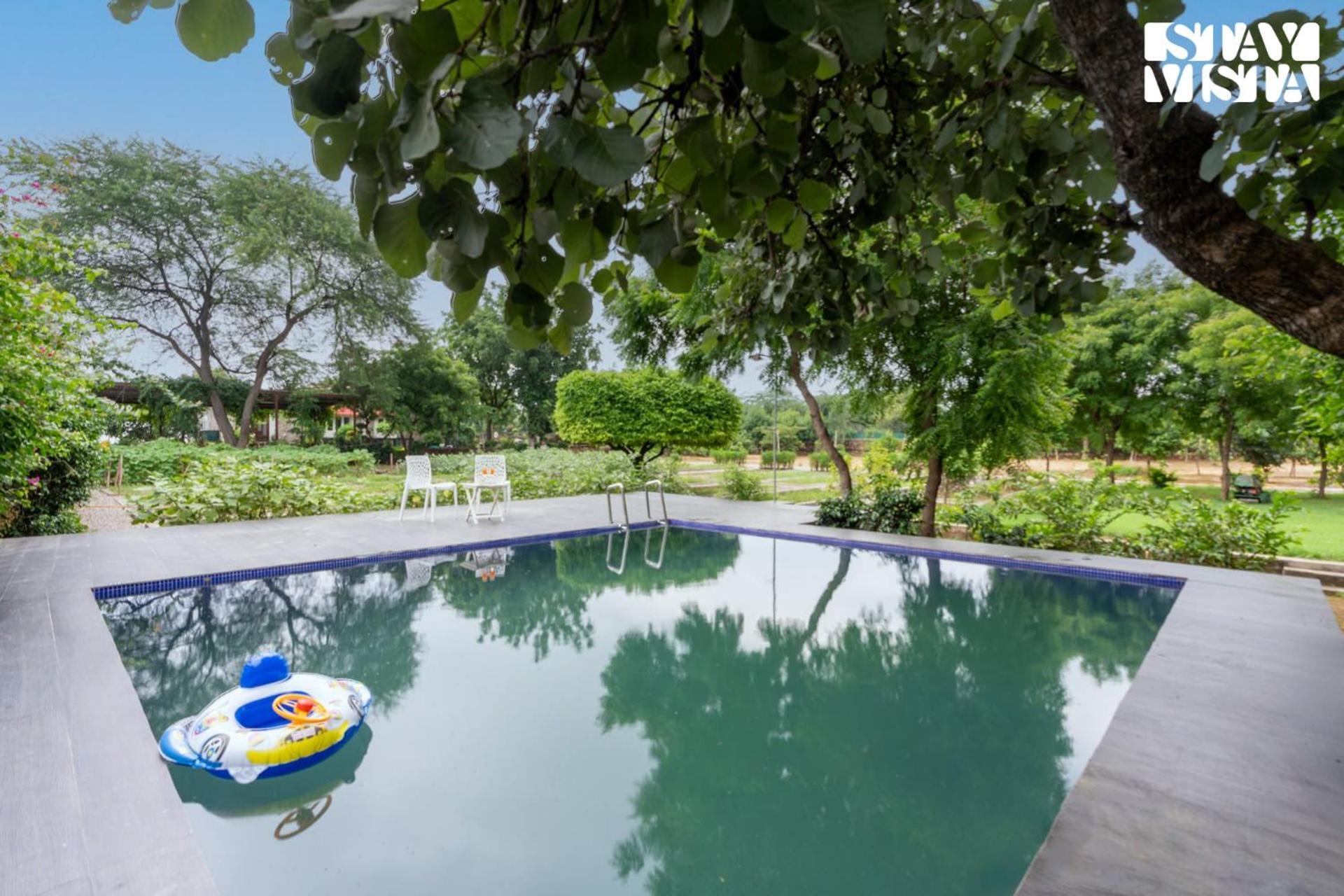 Stayvista At Idyllic Farmhouse - A Glasshouse With Outdoor Pool Gurgaon Eksteriør billede